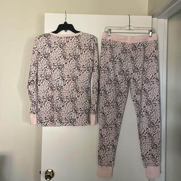 Women’s Pajama Set. - Picture 6 of 8